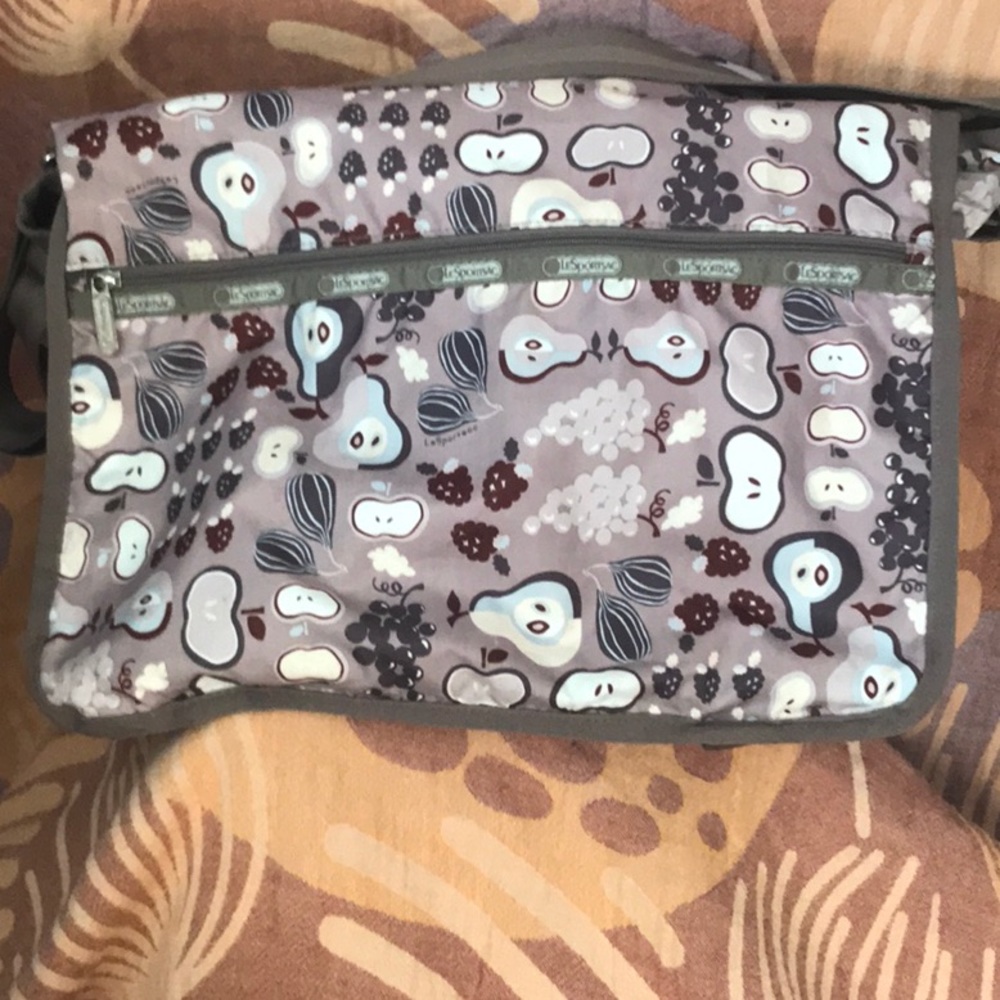 Lesportsac messenger bag, Vintage early 1990s!